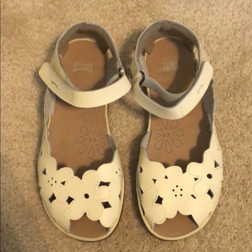 Girls sandals